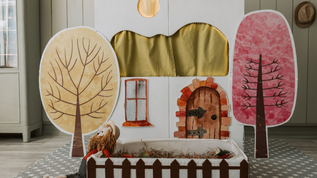 Ako postaviť jednoduché divadlo z kartónu